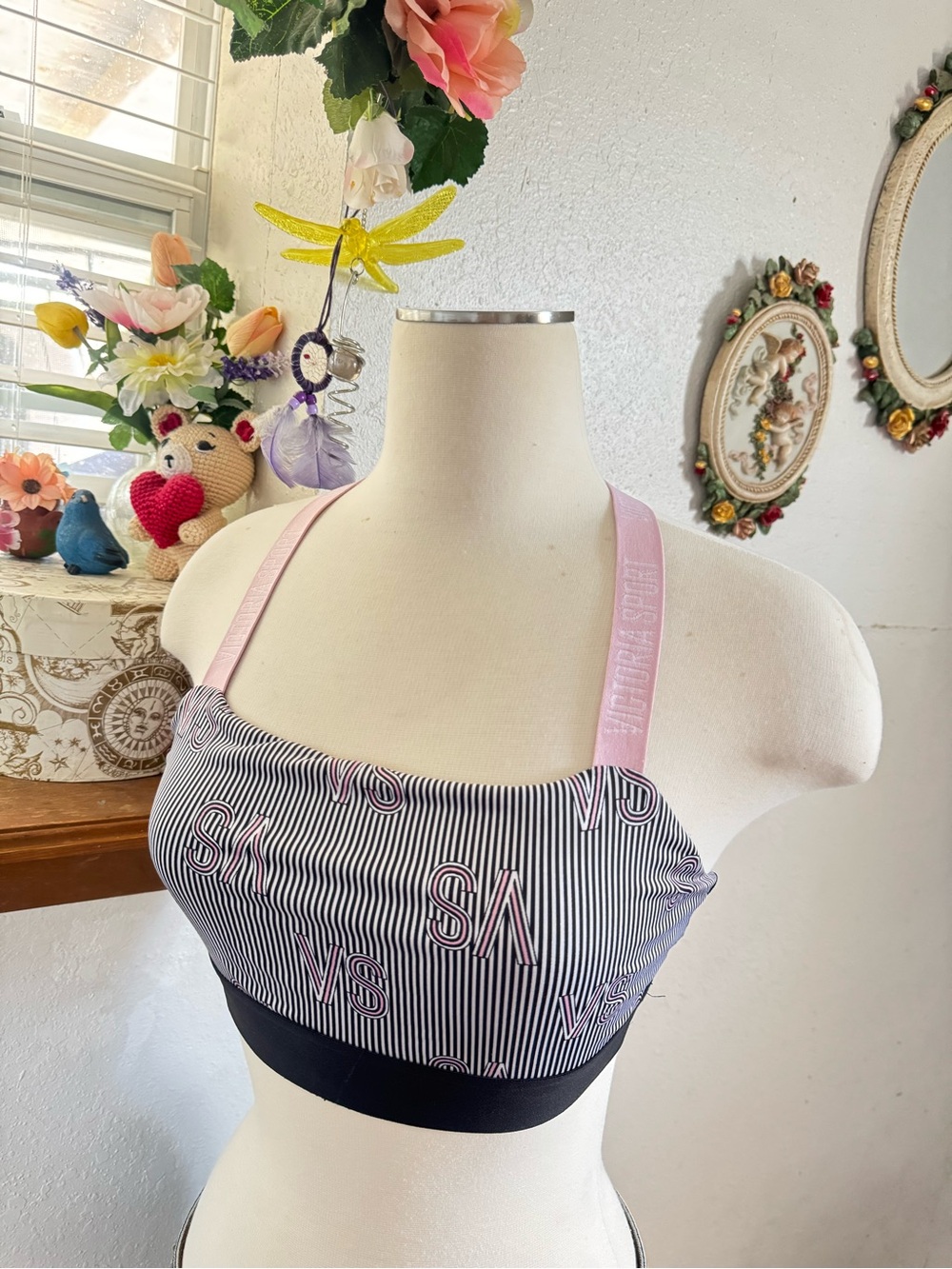 Victoria secret sports bra size medium